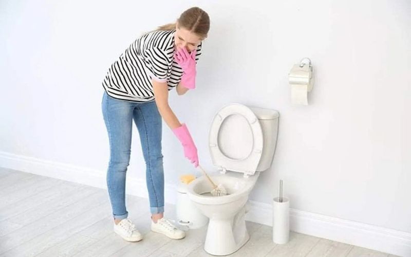 Những bất tiện khi bồn cầu bị tắc