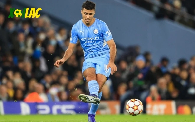 Phân Tích Thống Kê Chuyền Bóng Chính Xác Của Các Tiền Vệ Trung Tâm Hàng Đầu