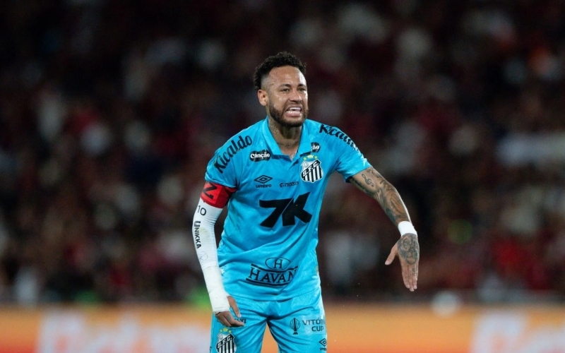 Santos tập trung vào phòng ngự khi thiếu vắng nhiều tiền đạo