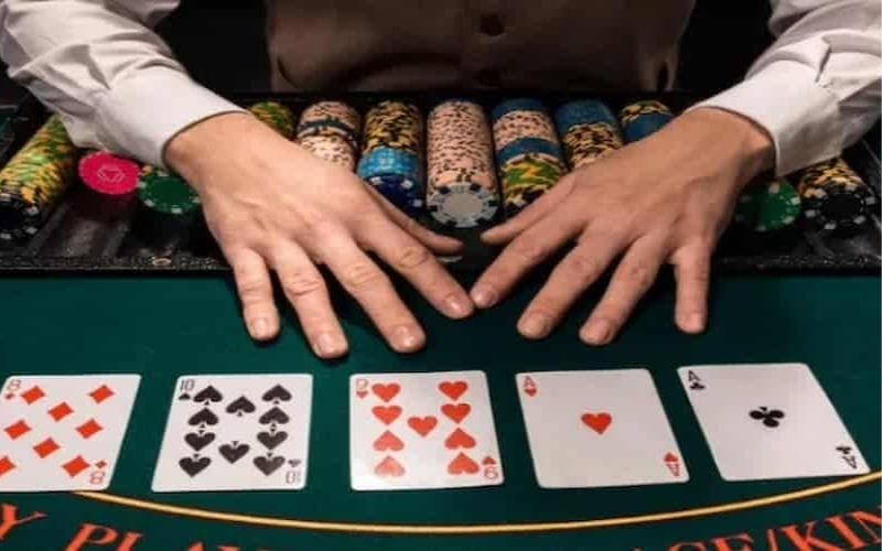 Nghệ thuật tâm lý chiến trong trò chơi bài Xì tố đỉnh cao